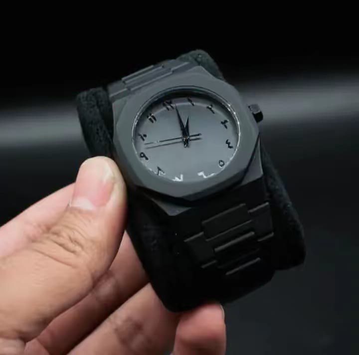 Black Arabic Aura Watch – Timeless Elegance with Arabic Numerals